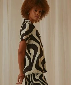 Peppermayo Exclusive Feels Like Sunday Shirt - Black And White Wave -Peppermayo cloth-shop 0ac1cdc7236b44dfaca13d22327ba8b3 694b3d7a 24d7 46bf adb2 17baafaffb73 scaled