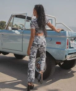 Riley Hubatka X Peppermayo Legacy Pants - Riley Collage 9 Riley Hubatka X Peppermayo Legacy Pants - Riley Collage -Peppermayo cloth-shop 0f06c7792c9545af82580951a5eb684e scaled