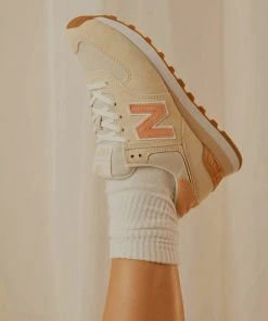 New Balance 574 Sneaker - Calm Taupe -Peppermayo cloth-shop 2087daf0e38a48d9987eca317cfceb8d scaled