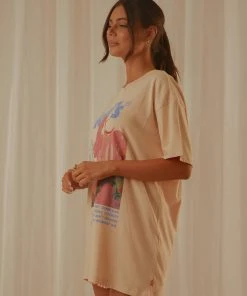 Levi's Graphic SS Road Trip Tee - Peach Puree -Peppermayo cloth-shop 2c2b1f9c76f0462b978b7314afc342bf 69dac254 2799 4405 801c e416176960ca scaled