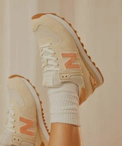New Balance 574 Sneaker - Calm Taupe -Peppermayo cloth-shop 34a8d8dd10d443bf9d4d7d748da3c0d7 scaled