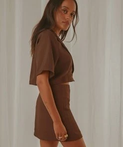 Peppermayo Exclusive New York City Cropped Blazer - Choc Brown -Peppermayo cloth-shop 36409b920e664c12a9c05f38b1570448 scaled