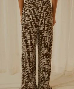 Peppermayo Exclusive 90s Muse Pants - Logo Mania -Peppermayo cloth-shop 60bee26cb5c64f038db84f0bafa37cb3 c1072b89 e1d0 4701 b0c8 5a406838f84e scaled