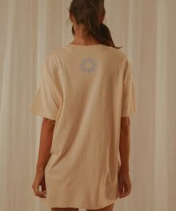 Levi's Graphic SS Road Trip Tee - Peach Puree -Peppermayo cloth-shop 632fbb22d37d46fd86a12fdd79b86b2d 219be022 4a9f 456b a5ac ff851e2944e5 scaled