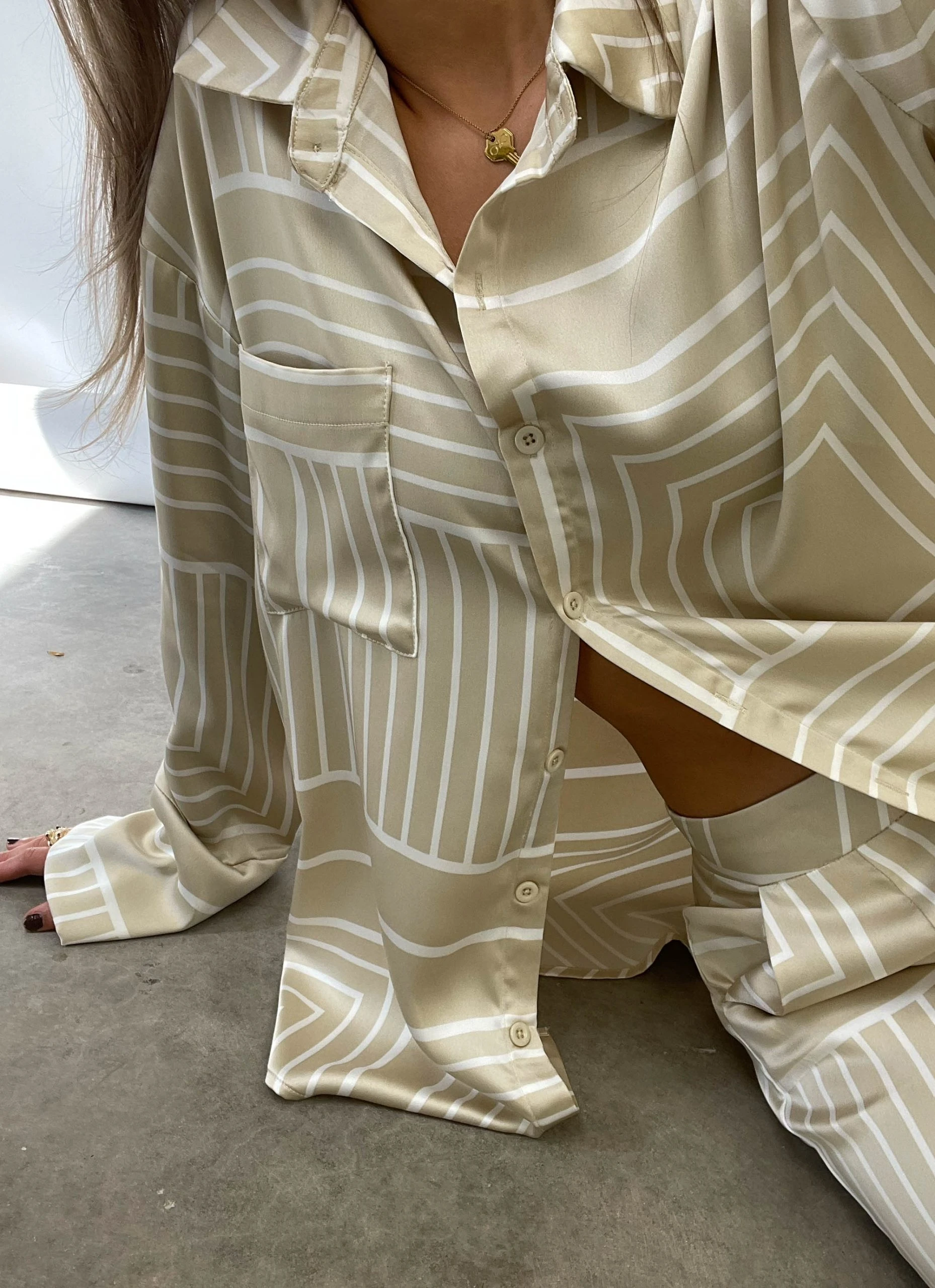 4TH & RECKLESS Norma Shirt - Beige Print 5 4TH & RECKLESS Norma Shirt - Beige Print - Image 5