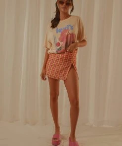 Levi's Graphic SS Road Trip Tee - Peach Puree -Peppermayo cloth-shop 8f9efbafa9cf4daf9c435e69e9506346 7e28e777 0f9a 44ac 87b4 75cfb712063b scaled