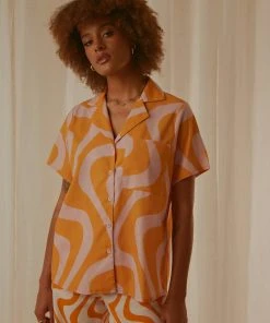 Peppermayo Exclusive Feels Like Sunday Shirt - Orange Wave -Peppermayo cloth-shop Peppermayo Jenaya 8.12.21 P5 6 ea81f630 f868 4a49 94c4 1e7bf476c618 scaled