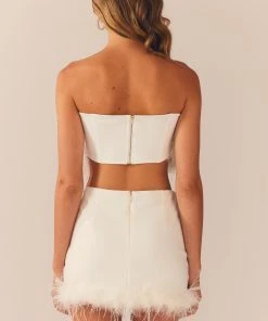 Peppermayo Exclusive The Night Is Ours Feather Crop Top - White 11 Peppermayo Exclusive The Night Is Ours Feather Crop Top - White -Peppermayo cloth-shop Peppermayo Kiana 1.12.22 21 scaled