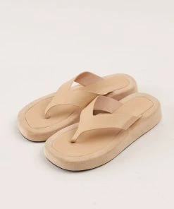 Cult Avenue Style Muse Sandals - Beige