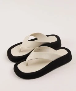 Cult Avenue Style Muse Sandal - Ivory