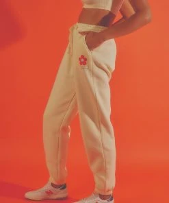 Vacancy Supply X Micke Lindebergh - Blume Sweatpant - Buttercream 15 Vacancy Supply X Micke Lindebergh - Blume Sweatpant - Buttercream -Peppermayo cloth-shop Vacancy x Mickie Collab 18 scaled