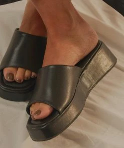 Cult Avenue Ambrose Mule - Black -Peppermayo cloth-shop c5d7712f74e34666854ae276e9c258a4 scaled