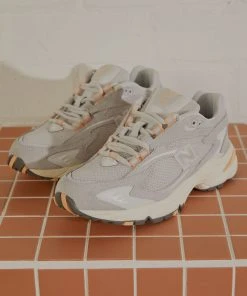 New Balance 725 Sneaker - Arctic Fox -Peppermayo cloth-shop dec9629ef9094c17ad750b2fd9e82776 769e1ce4 13a9 4472 843c 8efc044e5798 scaled