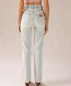 Wrangler Lita Straight Jean - Atmoshere Fade 8 Wrangler Lita Straight Jean - Atmoshere Fade -Peppermayo cloth-shop e0139d7d1047496c94c035e8f4505dfe
